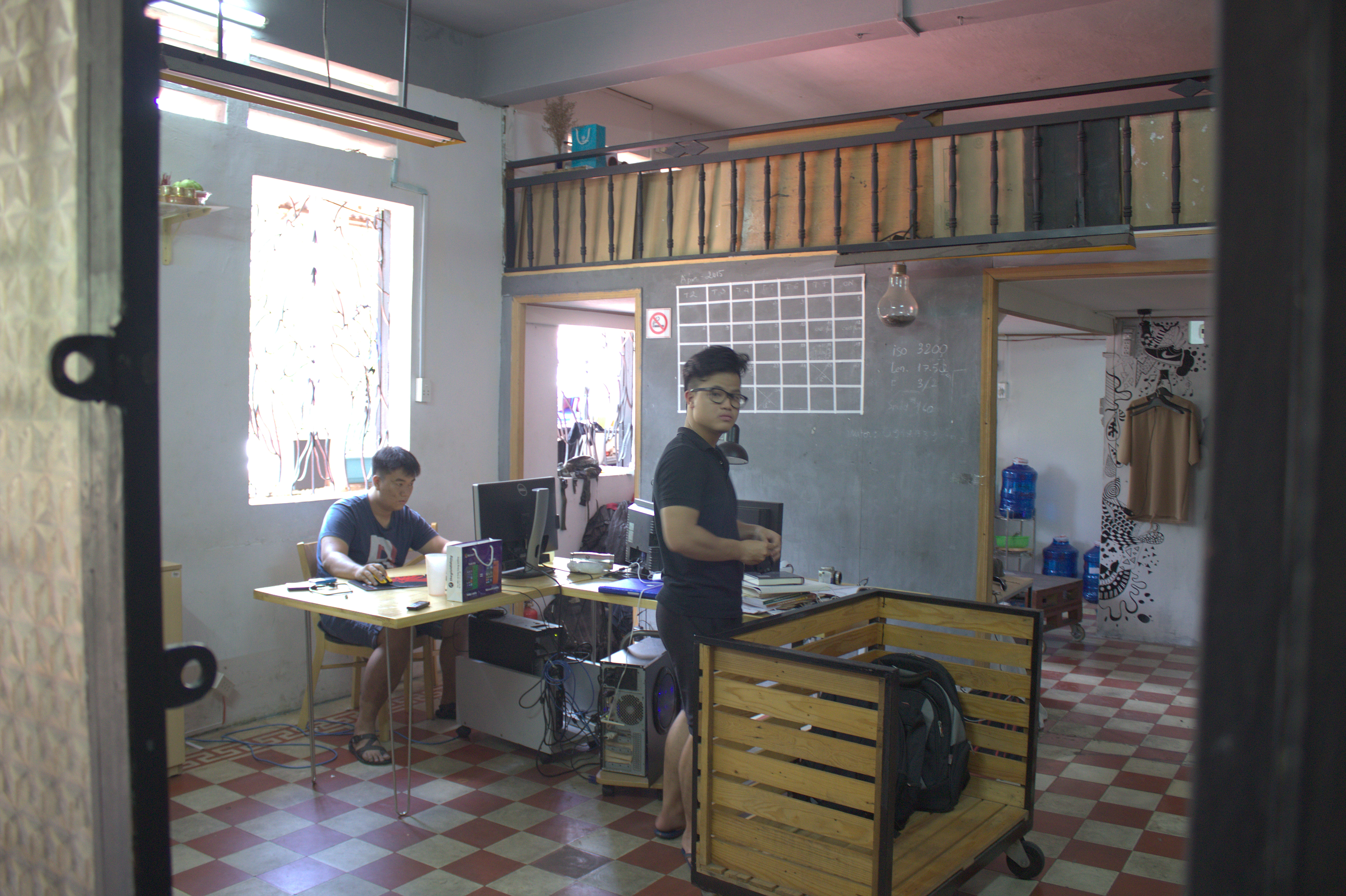 Phan Đạt và Ca-Nông tại chung cư (tôi chụp - 2015-08-02)